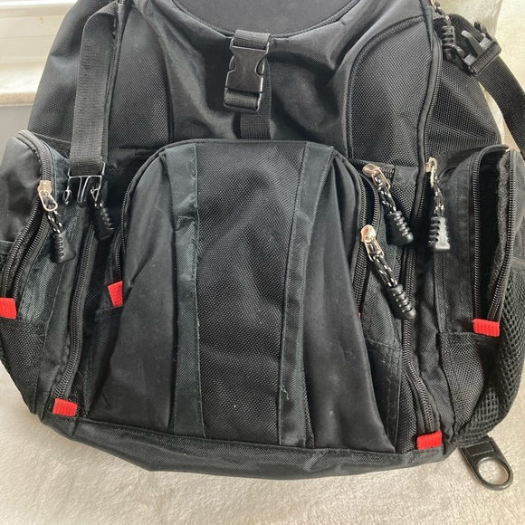 GH Bass & Company laptop backpack in black - Picture 5 of 6